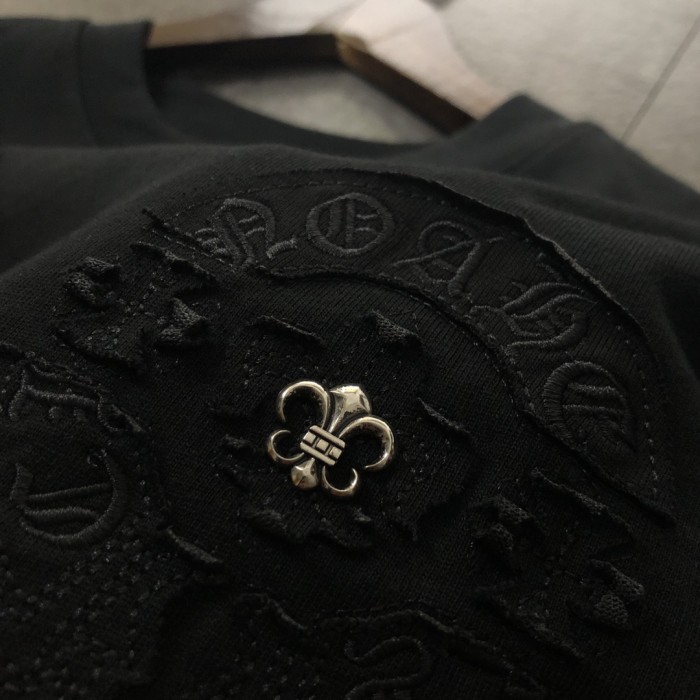 超話題! クロムハーツ スーパーコピー 2024新型馬蹄花布刺繍半袖Tシャツ