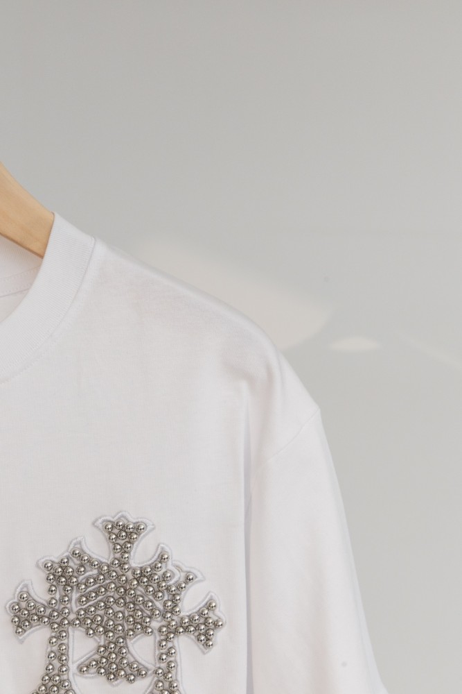 追跡付 クロムハーツ コピーおすすめ 革の馬蹄十字架を貼った小さな鉄のマイクロロゴTシャツ2色