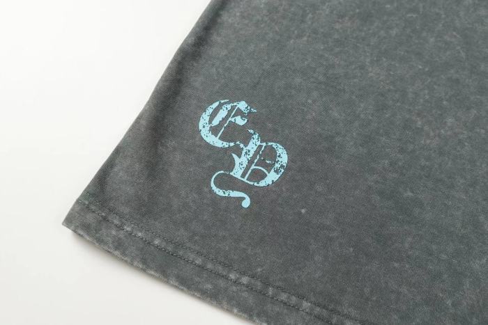 【話題商品！】クロムハーツ 激安偽物 馬蹄サンスクリットプリントひび割れ半袖Tシャツ