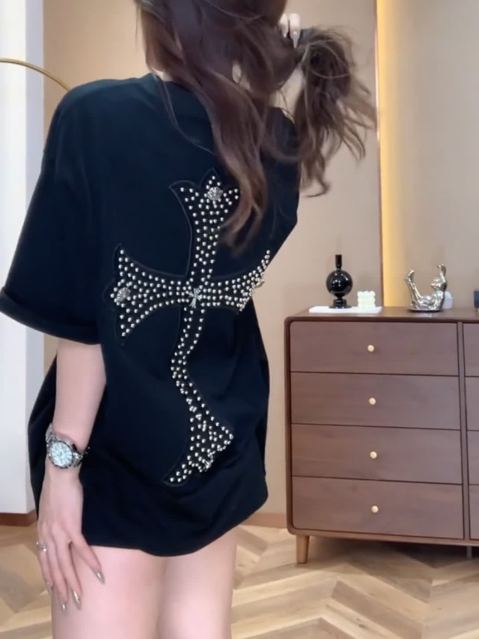 追跡付 クロムハーツ コピーおすすめ 革の馬蹄十字架を貼った小さな鉄のマイクロロゴTシャツ2色