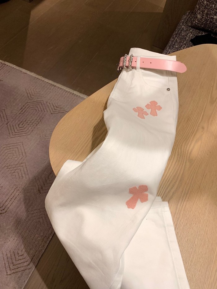 使い勝手良し クロムハーツ コピーおすすめ 24 ssクローハート刺繍レザーカジュアルパンツ配送
