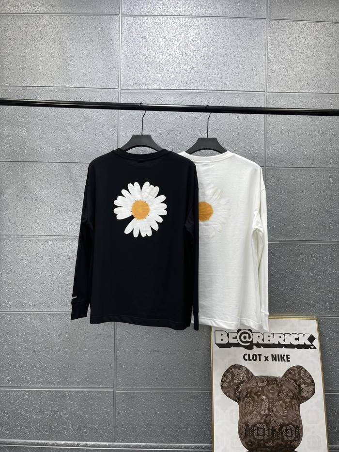 累積売上総額第１位！ナイキ スーパーコピー SS 24バックデイジープリント長袖Tシャツ2色