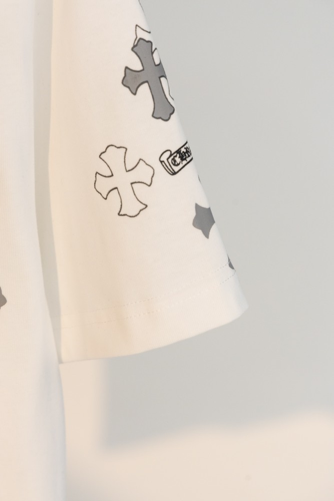 【話題商品！】クロムハーツ 激安偽物 カウボーイの皮貼り十字架の鉄のマイクロロゴTシャツ