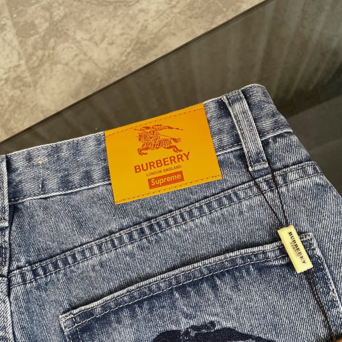 高品質 シュプリーム 偽物通販 Supreme連名Burberryバーバリー戦馬刺繍ジーンズ