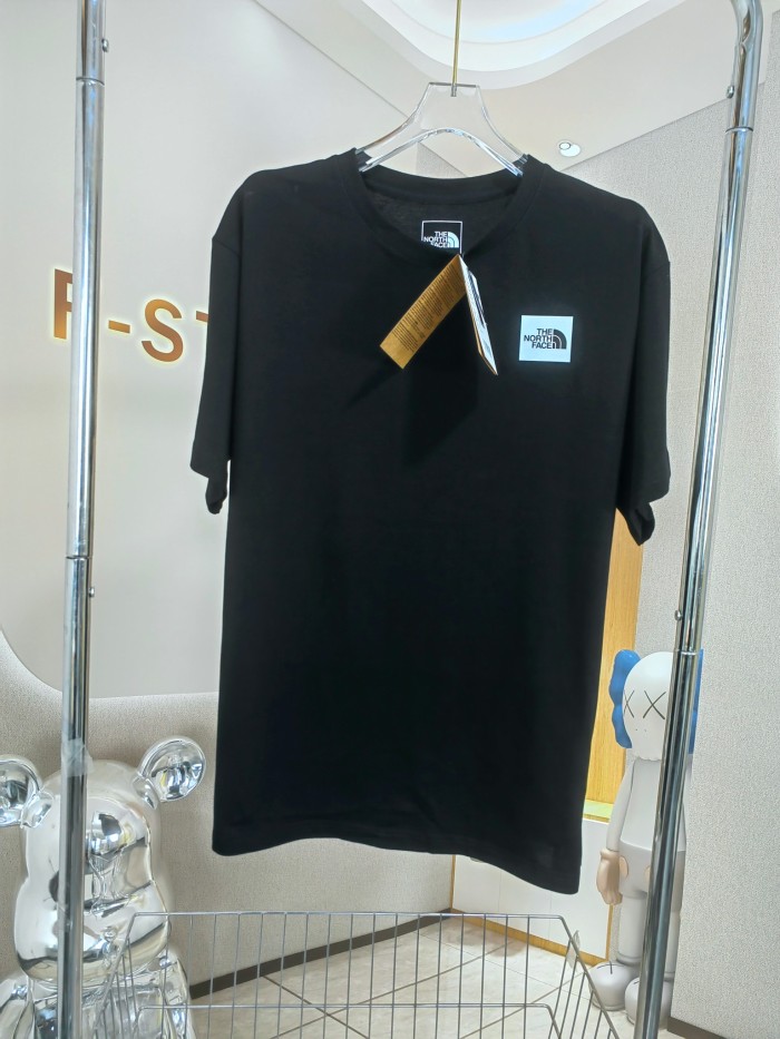 使い勝手良し ザノースフェイス 偽物通販 野外テントプリントラウンドネックTシャツ2色