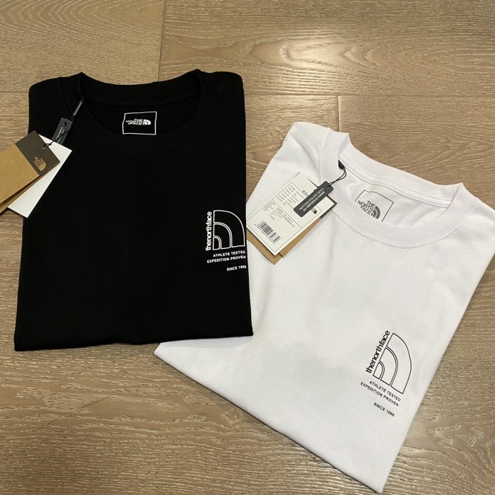 ★超人気 ザノースフェイス コピーお すすめ透かし彫り縦ロゴ丸首半袖Tシャツ2色