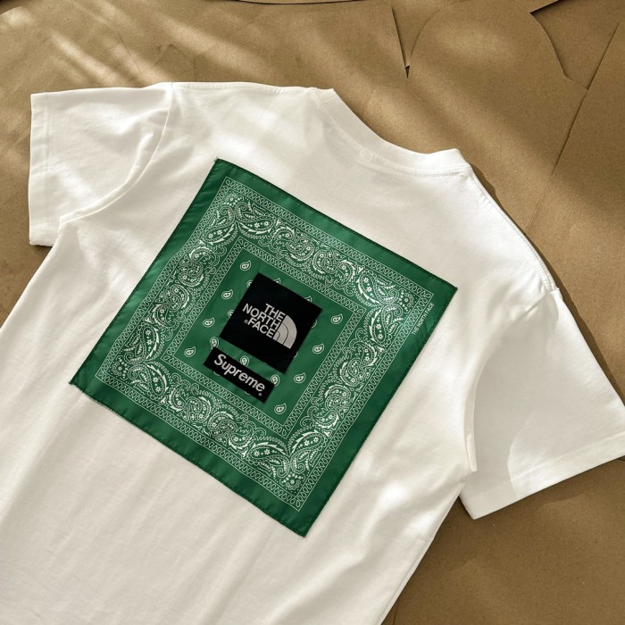 一目惚れ♪ シュプリーム n級品 24 SS プリントロゴ半袖Tシャツ2色