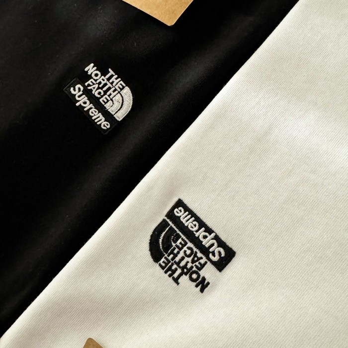 一目惚れ♪ シュプリーム n級品 24 SS プリントロゴ半袖Tシャツ2色