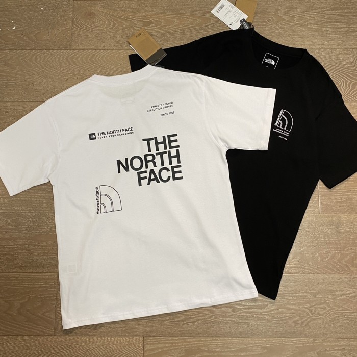 ★超人気 ザノースフェイス コピーお すすめ透かし彫り縦ロゴ丸首半袖Tシャツ2色