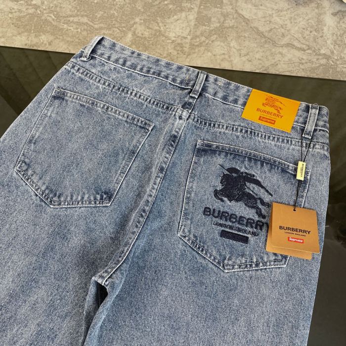 高品質 シュプリーム 偽物通販 Supreme連名Burberryバーバリー戦馬刺繍ジーンズ