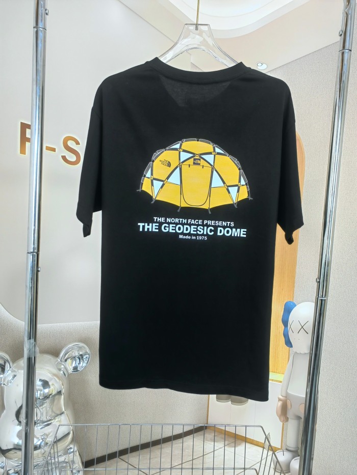 使い勝手良し ザノースフェイス 偽物通販 野外テントプリントラウンドネックTシャツ2色