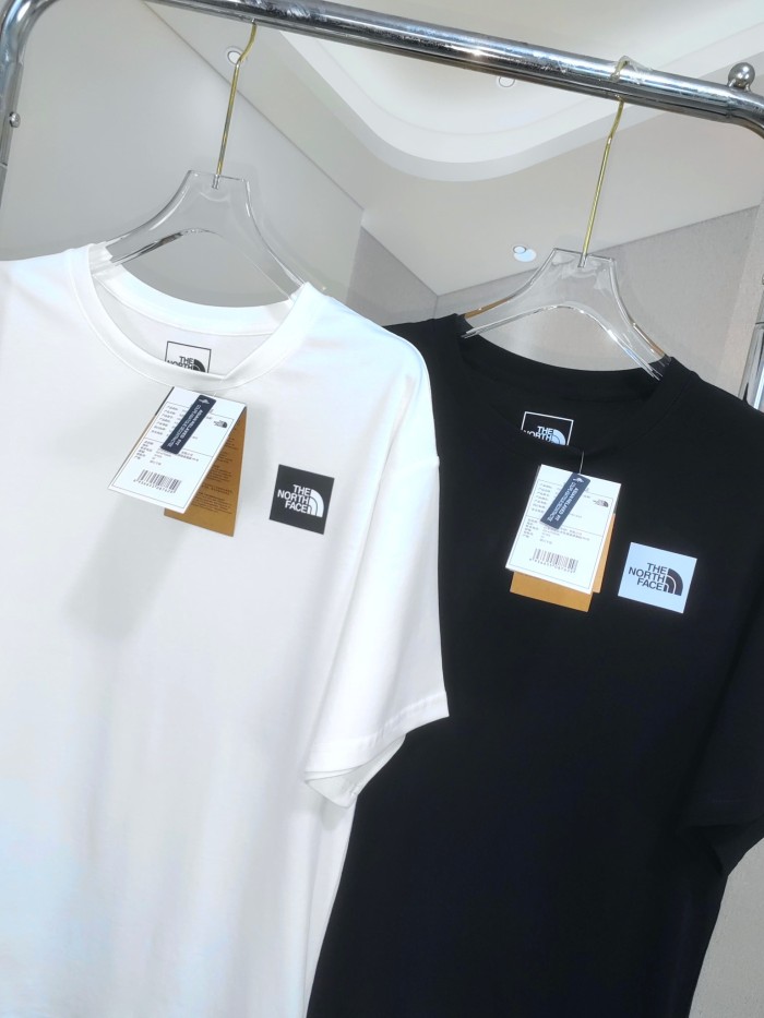 使い勝手良し ザノースフェイス 偽物通販 野外テントプリントラウンドネックTシャツ2色