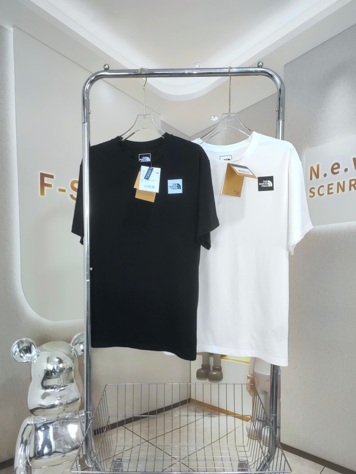 使い勝手良し ザノースフェイス 偽物通販 野外テントプリントラウンドネックTシャツ2色