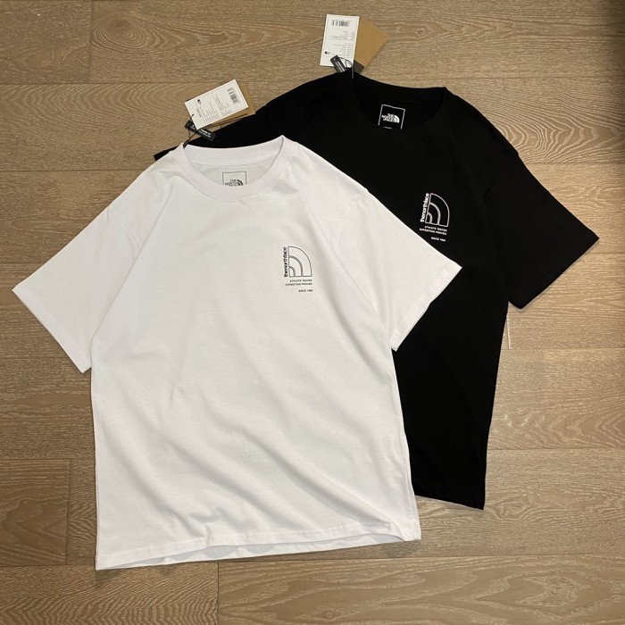 ★超人気 ザノースフェイス コピーお すすめ透かし彫り縦ロゴ丸首半袖Tシャツ2色