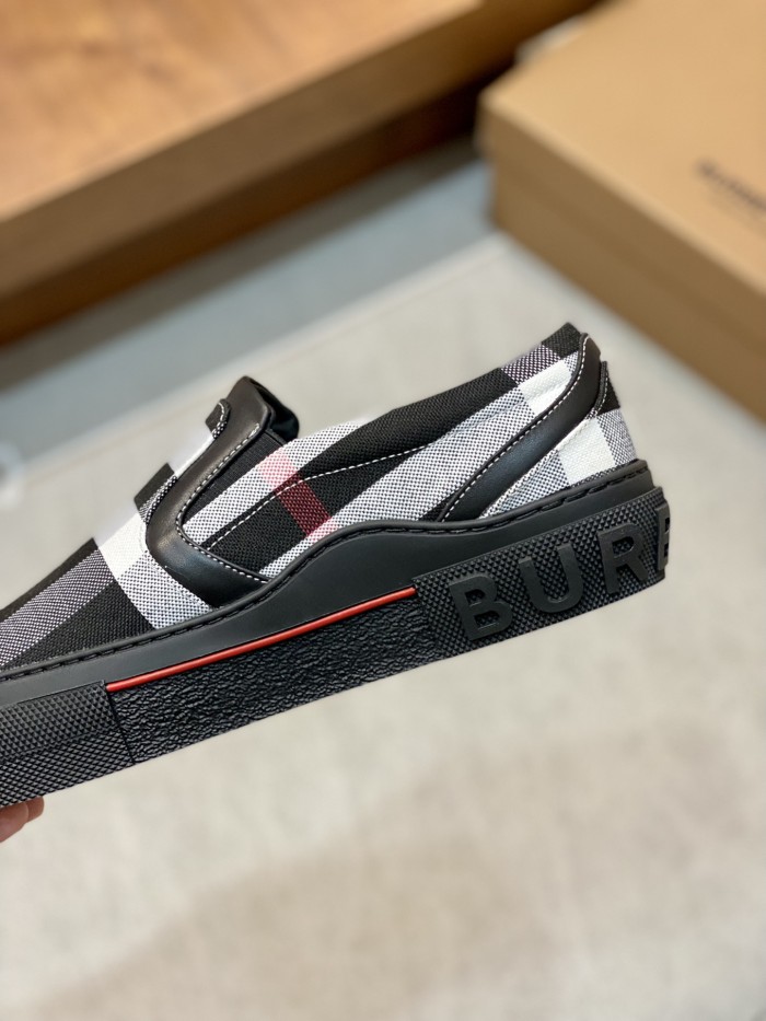 【限定】 バーバリー スーパーコピー メンズの定番ローカットスニーカー
