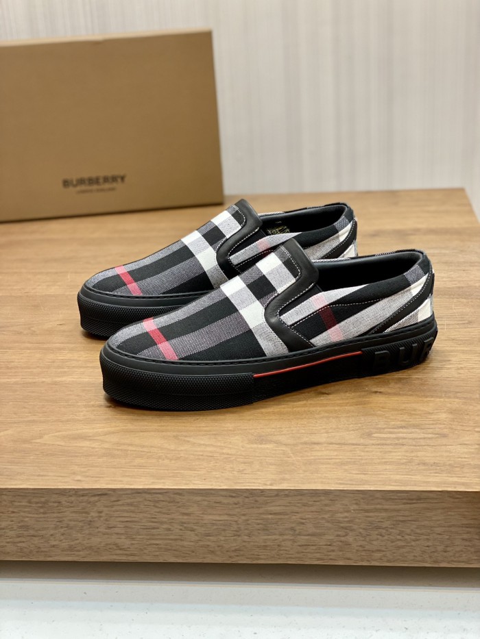 【限定】 バーバリー スーパーコピー メンズの定番ローカットスニーカー