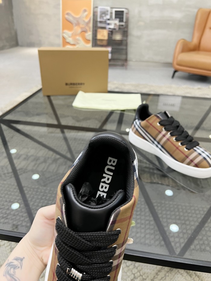 新作 バーバリー 偽物通販 新型のメンズ爆型カジュアル板靴