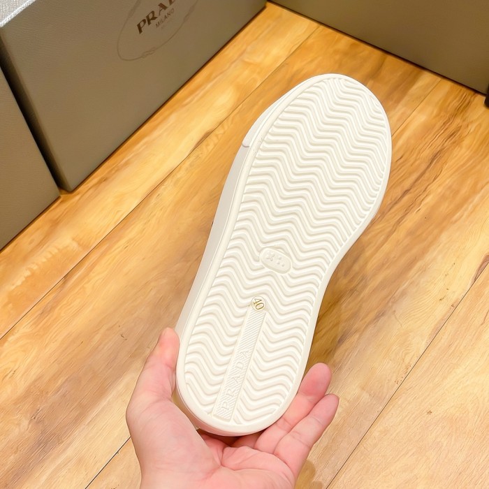 日本未入荷 プラダ n級品 新型のメンズカジュアルスニーカーは