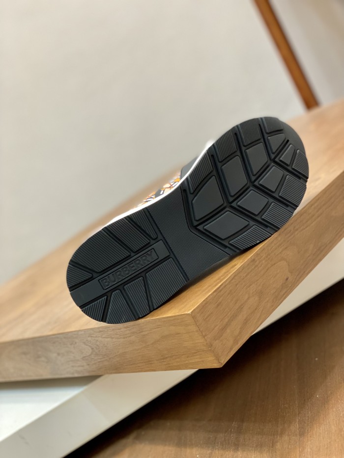【限定】 バーバリー n級品 新型のカジュアルファッション男性靴