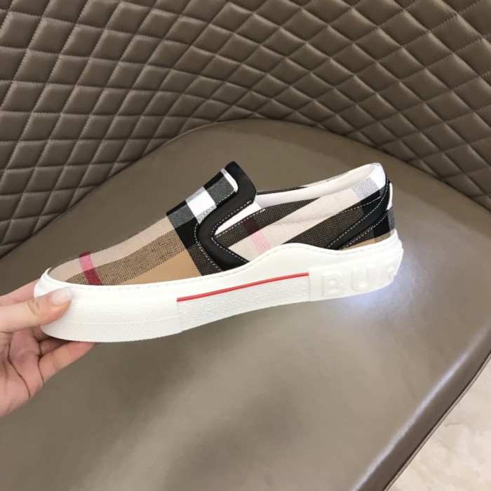 稀少 バーバリー コピー メンズの定番ローカットスニーカー