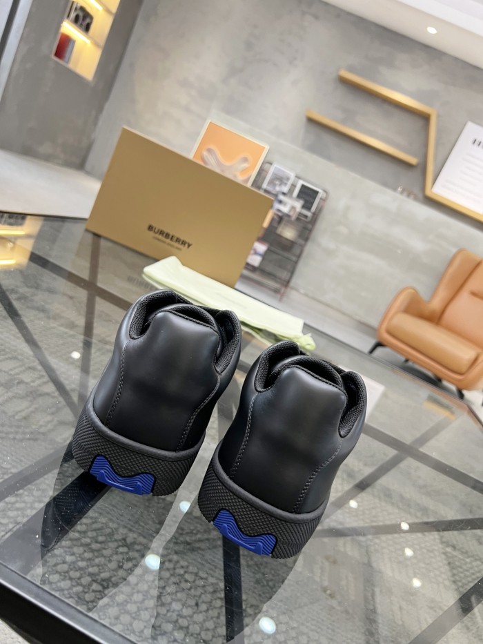 累積売上総額第１位！バーバリー スーパーコピー 新型のメンズ爆型カジュアル板靴