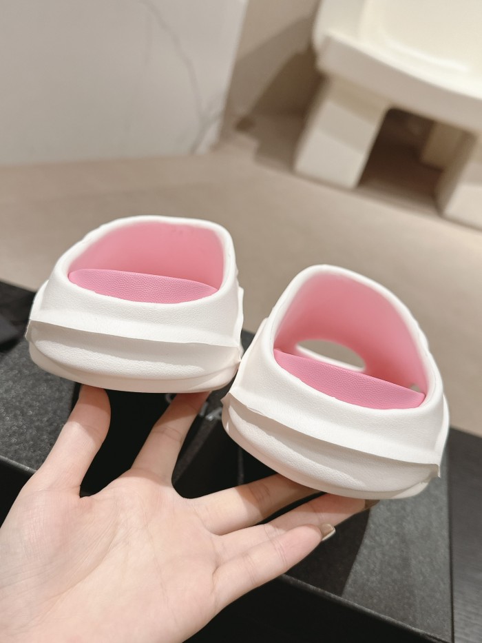 超奇跡の入荷☆ シャネル コピーおすすめ アウトドアフィッチスリッパ