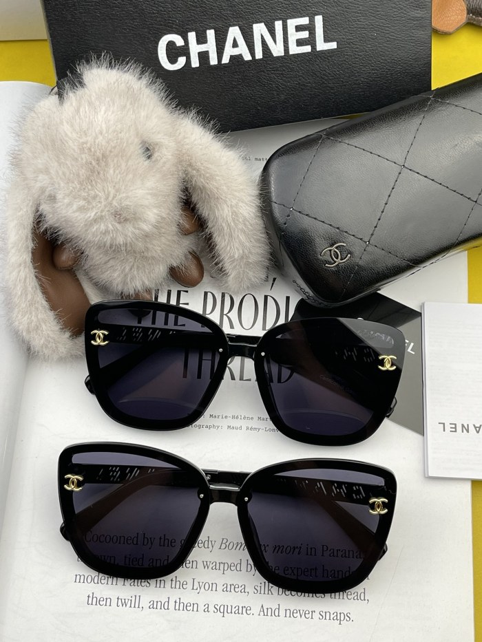 【話題商品！】シャネル コピーおすすめ ルのサングラスは春夏の最新眼鏡