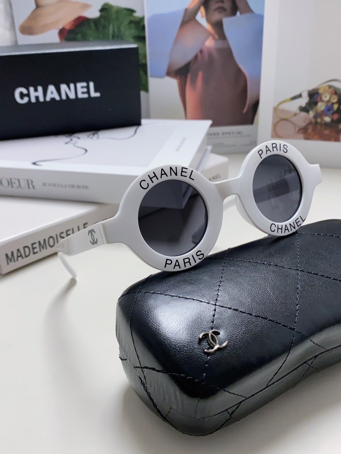 超奇跡の入荷☆ シャネル コピー 英字サングラス