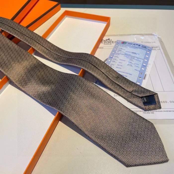 日本未入荷 エルメス 偽物通販 Hアルファベット男性の新しいネクタイシリーズは