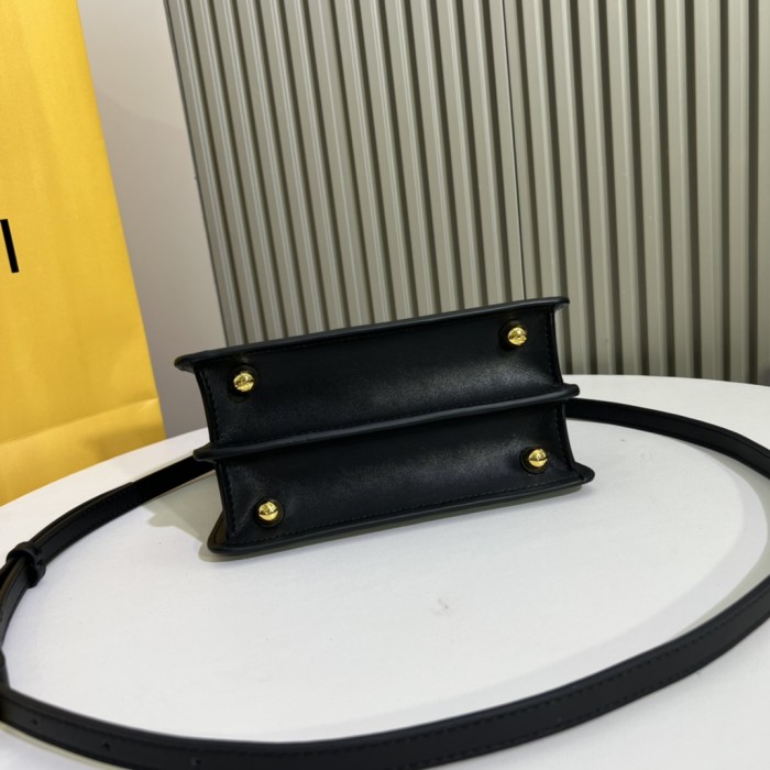 日本未入荷 フェンディ 激安偽物 Fendiの最新子猫バッグ