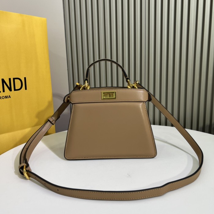 大人気 フェンディ コピー Fendiの最新子猫バッグ