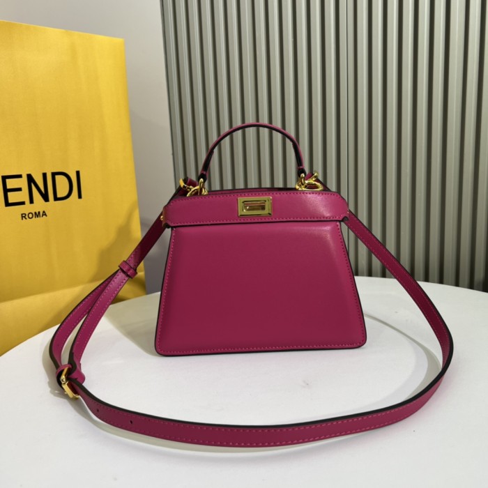 【話題商品！】 フェンディ コピーおすすめ Fendiの最新子猫バッグ