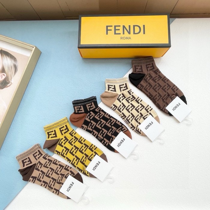 高品質 フェンディ スーパーコピー の新品中筒女性用靴下