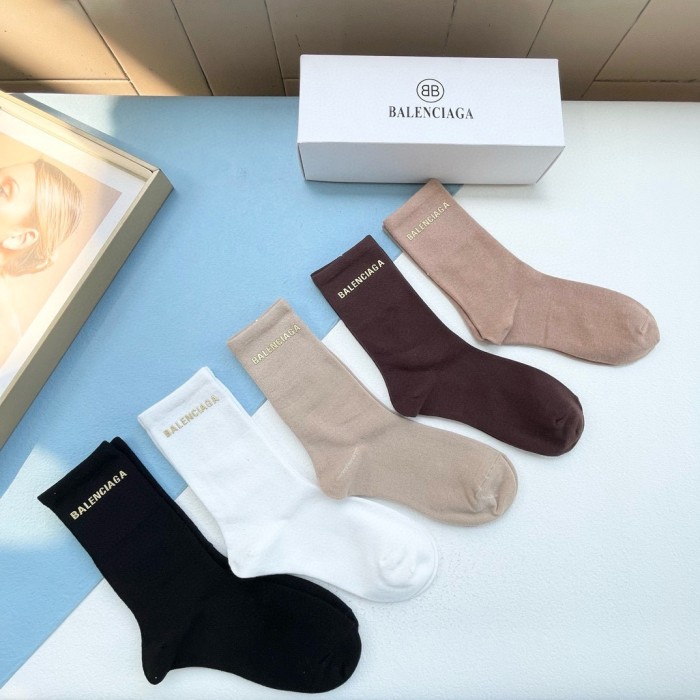 追跡付 バレンシアガ スーパーコピー ミドル丈スタッズソックス