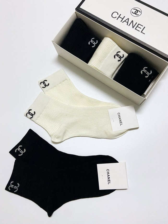 高品質 シャネル n級品 クラシックアルファベットロゴコットンミッドソックス