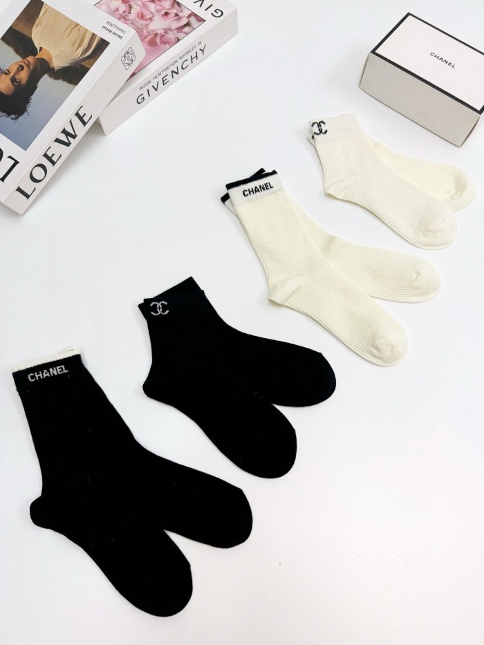 累積売上総額第１位！シャネル 偽物通販 の古典的なアルファベット純綿中筒靴下