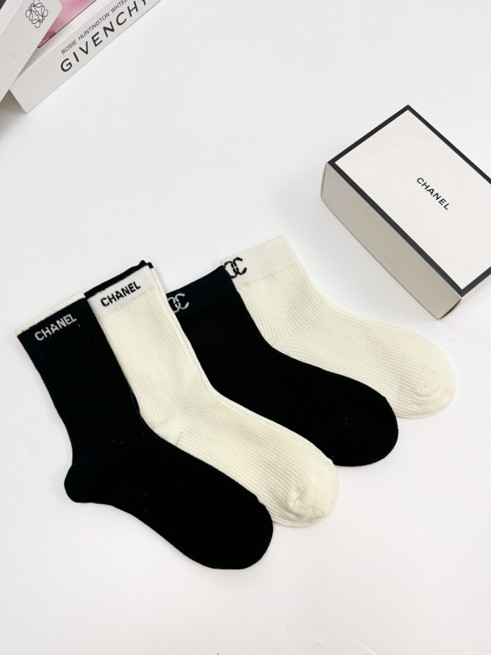 累積売上総額第１位！シャネル 偽物通販 の古典的なアルファベット純綿中筒靴下