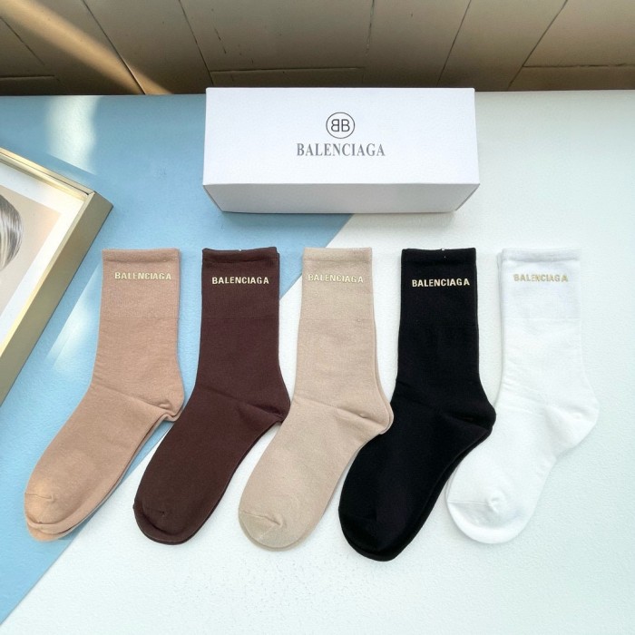 追跡付 バレンシアガ スーパーコピー ミドル丈スタッズソックス