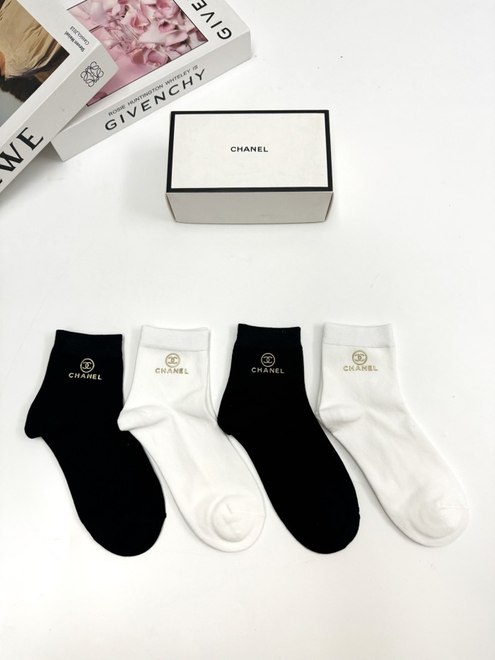 【限定】 シャネル スーパーコピー クラシックアルファベットロゴコットンソックス