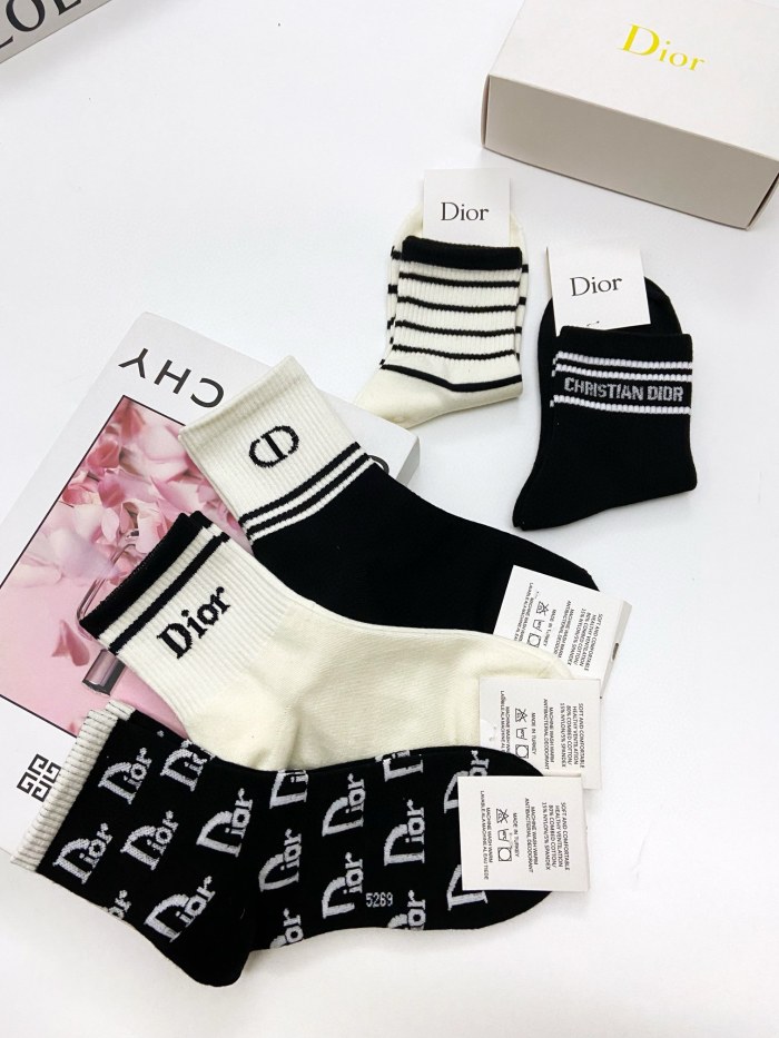 超奇跡の入荷☆ ディオール 激安通販 クラシックアルファベットロゴコットンミッドソックス