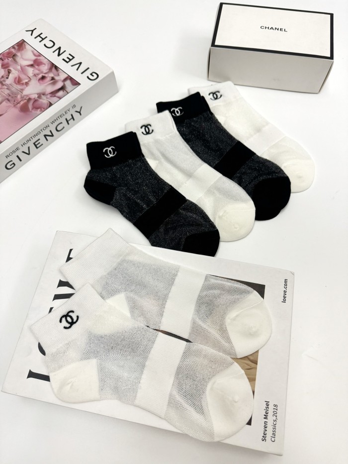 ★超人気 シャネル 偽物通販 アルファベットロゴミルクシルクパッチワークソックス