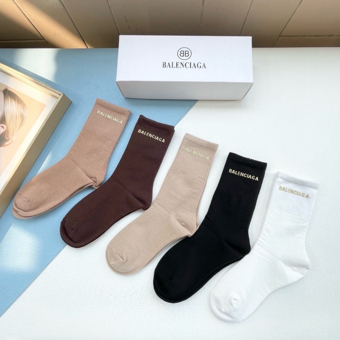 追跡付 バレンシアガ スーパーコピー ミドル丈スタッズソックス
