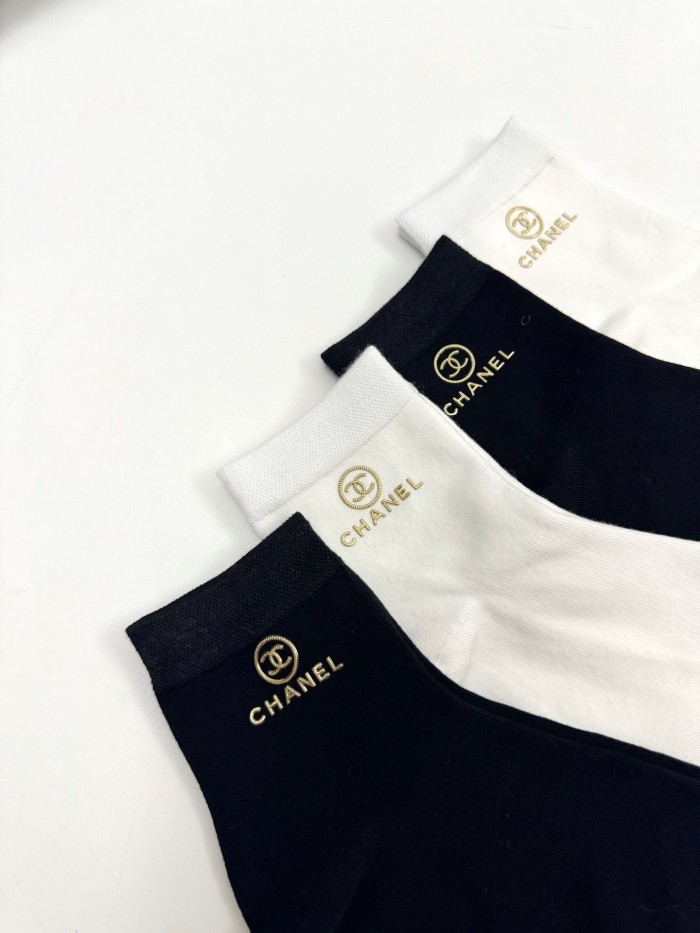 【限定】 シャネル スーパーコピー クラシックアルファベットロゴコットンソックス