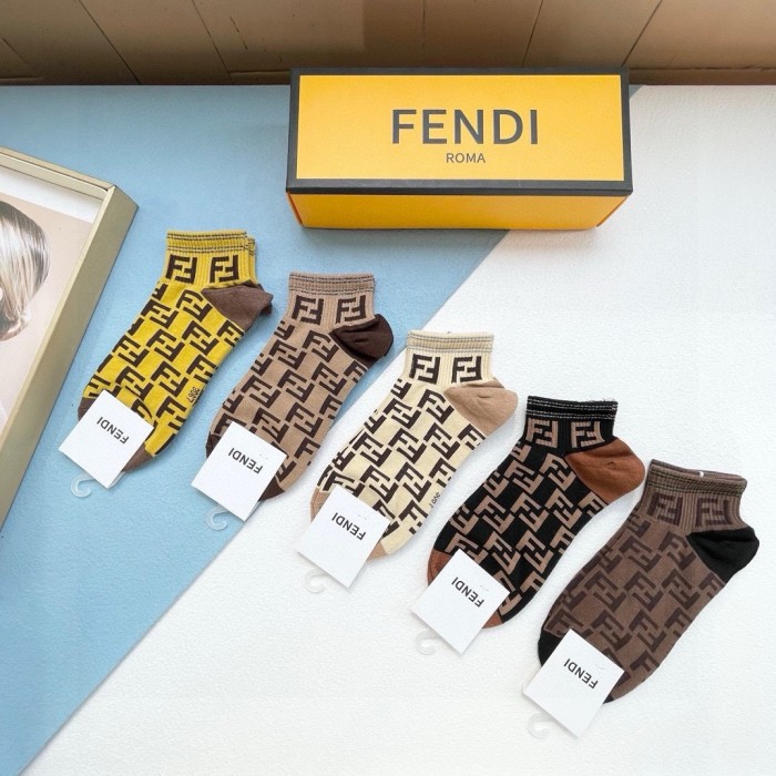 高品質 フェンディ スーパーコピー の新品中筒女性用靴下
