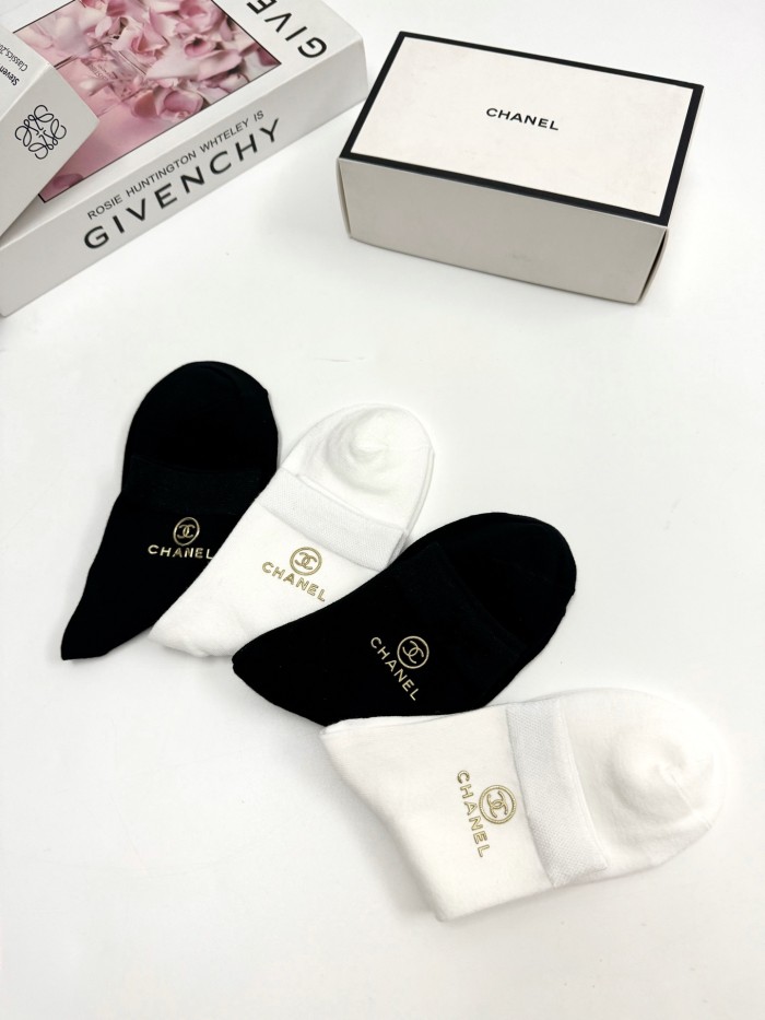 【限定】 シャネル スーパーコピー クラシックアルファベットロゴコットンソックス