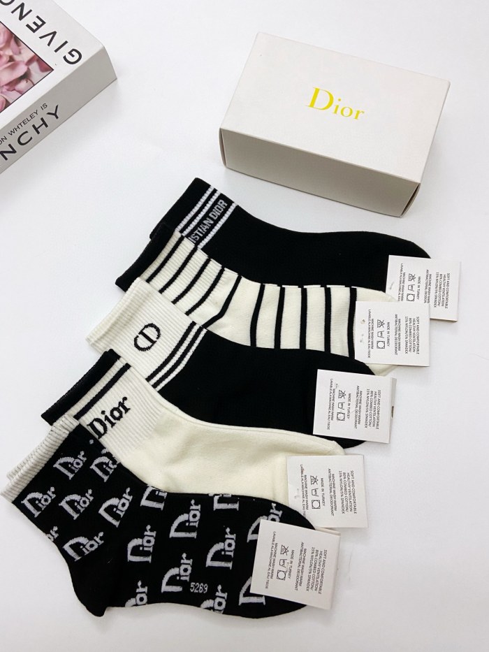 超奇跡の入荷☆ ディオール 激安通販 クラシックアルファベットロゴコットンミッドソックス