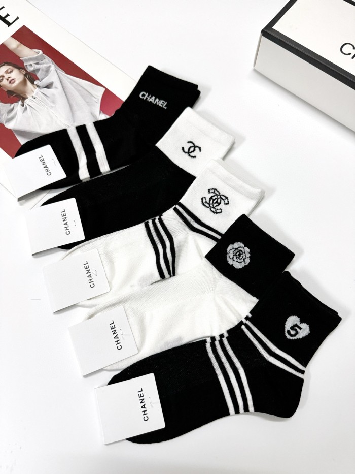 日本未入荷 シャネル n級品 クラシックアルファベットロゴメッシュショートソックス