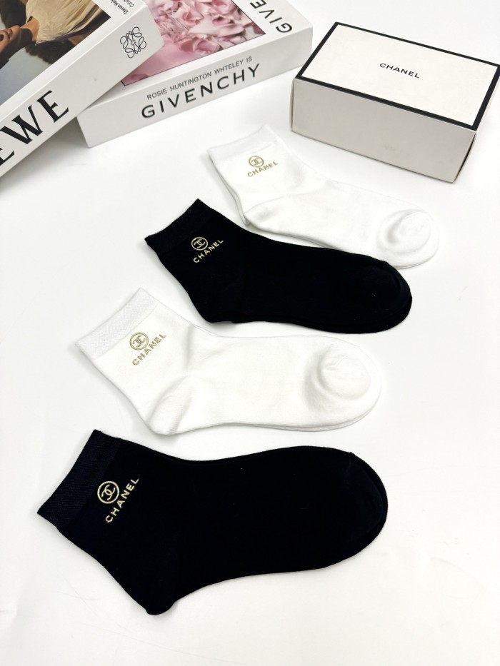 【限定】 シャネル スーパーコピー クラシックアルファベットロゴコットンソックス