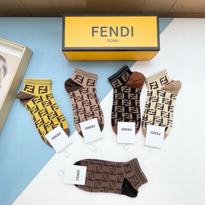 高品質 フェンディ スーパーコピー の新品中筒女性用靴下