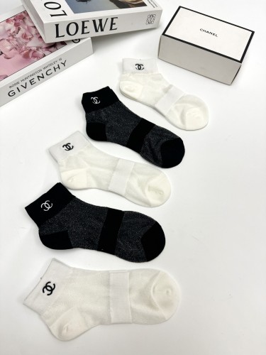 ★超人気 シャネル 偽物通販 アルファベットロゴミルクシルクパッチワークソックス
